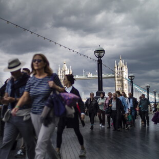 The Queue to end all queues: Brits do what they do best as they pay respects to Queen