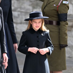 To κόσμημα που φόρεσε η 7χρονη πριγκίπισσα Σάρλοτ αποτίει φόρο τιμής στη βασίλισσα Ελισάβετ