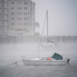 Σκάφος σε καταιγίδα
