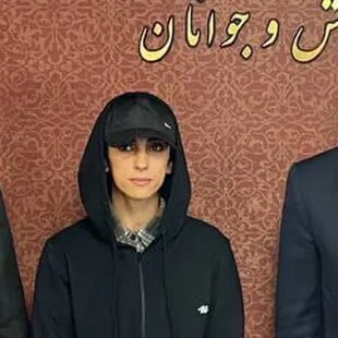 Σε κατ'οίκον περιορισμό η Ιρανή αθλήτρια που αγωνίστηκε χωρίς χιτζάμπ - Απειλείται για να κάνει «δήλωση μετανοίας»