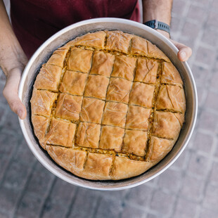 Στη νέα Ιωνία για τρίγωνες πίτες, διπλοκαβουρντισμένα στραγάλια, πεϊνιρλί με κιμά και προϊόντα από τον Πόντο 