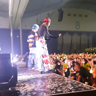 Σκηνές χάους σε συναυλία στην Ινδονησία: Λιποθύμησαν 30 άτομα λόγω κοσμοσυρροής