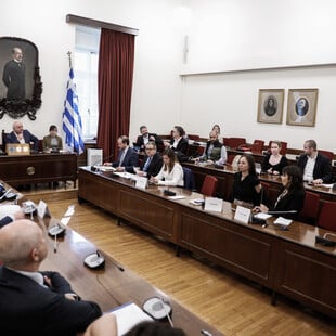 Παρακολουθήσεις: Δημητριάδης, Μπίτζιος, Λαβράνος και Ντίλιαν καλούνται στη Επιτροπή Θεσμών και Διαφάνειας
