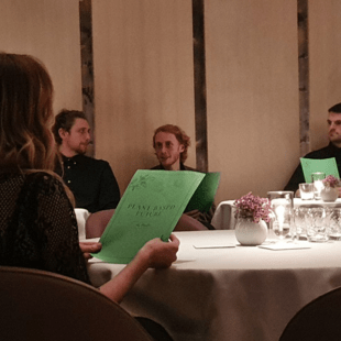 Ακτιβιστές κατέλαβαν το βραβευμένο με τρία αστέρια Michelin εστιατόριο του Γκόρντον Ράμσεϊ