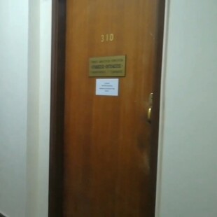 Παρέμβαση Ρουβίκωνα στο γραφείο του δικαστικού επιμελητή που έκανε έξωση στην Ιωάννα Κολοβού 