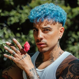 Ο Rauw Alejandro κάνει ρεγκετόν από το Διάστημα