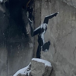 Περιπολίες για τα έργα του Banksy στο Κίεβο μέχρι να γίνει η αφαίρεσή τους 