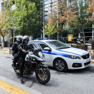 Εξάρθρωση σπείρας ναρκωτικών στην Αθήνα: Γνωστός τραγουδιστής στο πελατολόγιο, αρχηγός ο κουμπάρος του