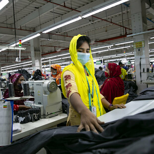 Έρευνα: Fashion brands πληρώνουν εργοστάσια στο Μπαγκλαντές λιγότερο από το κόστος παραγωγής