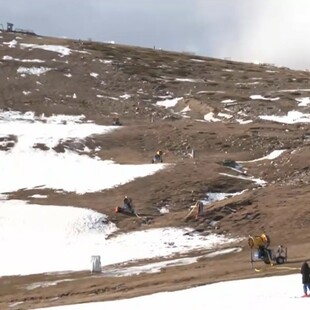 Καϊμακτσαλάν: Με τεχνητό χιόνι προσπαθούν να φτιάξουν μικρές πίστες οι υπεύθυνοι του χιονοδρομικού