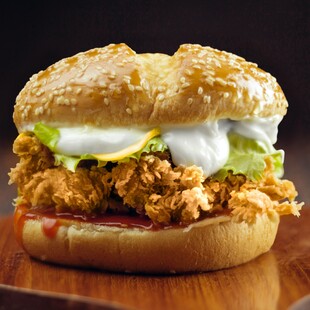 To Crispy Chicken Burger μας ξανά συστήνεται