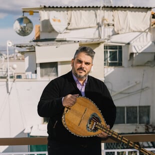 ΕΠΕΞ Γιώργος Γεωργόπουλος: «Όπως ξαναπλησίασα εγώ το λαϊκό, νιώθω ότι και συλλογικά το ’χουμε κάνει»