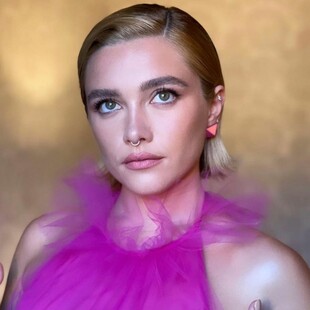 «Πώς μπορoύν να σε προσβάλλουν οι θηλές μου;»: Η Florence Pugh μιλά για το ροζ διάφανο φόρεμα Valentino