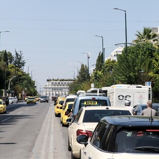 Οχήματα στο κέντρο της Αθήνας