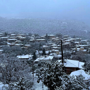 Το χωριό Καρυα χιονισμένο