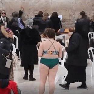 Γυναίκα εμφανίστηκε με τα εσώρουχα στο Τείχος των Δακρύων 