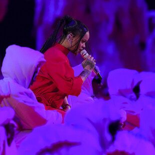 Ντόνταλντ Τραμπ κατά Rihanna: «Επική αποτυχία» η εμφάνισή της στο Super Bowl