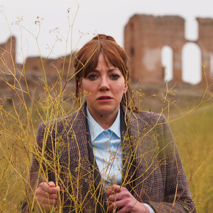 Cunk on Earth: Η ιστορία (της ανθρωπότητας) επαναλαμβάνεται ως φάρσα 