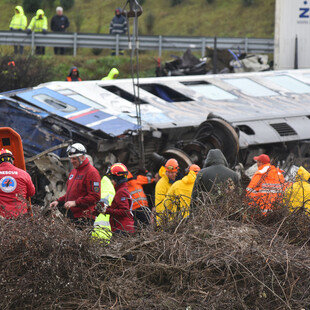 Δυστύχημα στα Τέμπη-CNN Turk: Βίντεο συμπαράστασης με τραγούδι Φαραντούρη 