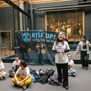 Ολλανδία: Ακτιβιστές για το κλίμα διαμαρτυρήθηκαν σε μουσείο δίπλα από πίνακα του Ρέμπραντ