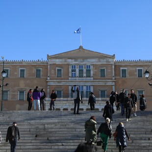 Ο DBRS επιβεβαίωσε το αξιόχρεο της Ελλάδας στo ΒΒ- Με σταθερή τάση