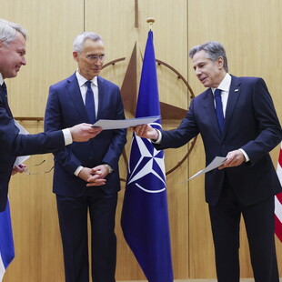 NATO: Έγινε πράξη η ένταξη της Φινλανδίας-Πρώτη επίθεση εναντίον της στον κυβερνοχώρο 