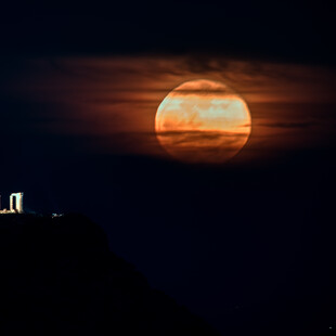 Ροζ Πανσέληνος: Απόψε το πρώτο φεγγάρι της άνοιξης - Πότε θα είναι έντονα φωτεινό