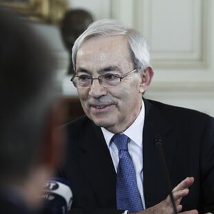 Έλληνας νομπελίστας οικονομολόγος: Το ChatGPT μπορεί να οδηγήσει σε 4ημερη εργασία