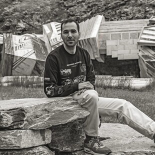 Ο Τάκης Ζωντήρος έφτιαξε μια ψηφιακή κιβωτό στο Instagram για τη σύγχρονη ελληνική κουλτούρα