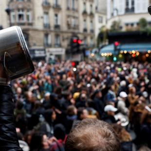 Γαλλία: Κατασχέθηκαν κατσαρόλες και τηγάνια σε διαδήλωση κατά του Μακρόν	