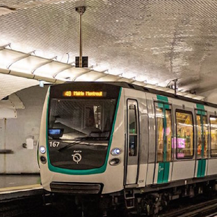Παρίσι: Νεκρή 45χρονη που πιάστηκε το παλτό της στην πόρτα του βαγονιού στο μετρό