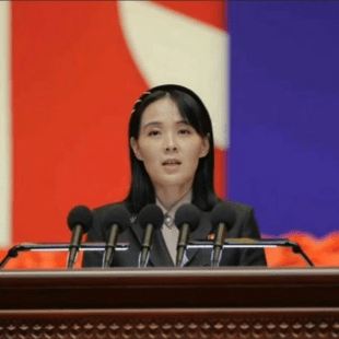 Η αδελφή του Κιμ Γιονγκ Ουν καταφέρεται εναντίον της συμφωνίας ΗΠΑ – Νότιας Κορέας – Χαρακτήρισε «γέρο» τον Τζο Μπάιντεν