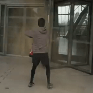 Πρωτομαγιά- Γαλλία: Επίθεση στη Louis Vuitton-Πρωτοφανή μέτρα ασφαλείας μέχρι και με drones