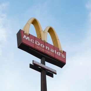 ΗΠΑ: Δύο 10χρονα παιδιά βρέθηκαν να δουλεύουν στα McDonald’s