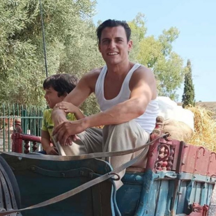 Σταύρος Σβήγκος: «Ο γιος μου με ρωτά πώς ο νονός του έχει δύο μπαμπάδες»