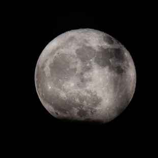 Πανσέληνος Ιουνίου 2023: Εντυπωσιακές εικόνες από το «Φεγγάρι της Φράουλας»