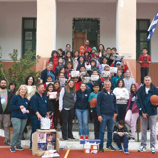 Ο Δημήτρης Διαμαντίδης ταξίδεψε με τους Μικρούς Ήρωες της Stoiximan στους Φούρνους Ικαρίας