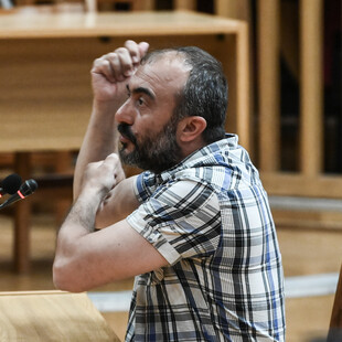 Δίκη Χρυσής Αυγής- Πουλικόγιαννης: «Ζούμε από θαύμα μετά την επίθεση στο ΠΑΜΕ»
