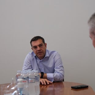 Ένταση μεταξύ Τσίπρα και Τουρνά: «Ένα πλοίο που ταξιδεύει υπέρφορτο είναι καταδικασμένο να βουλιάξει;»