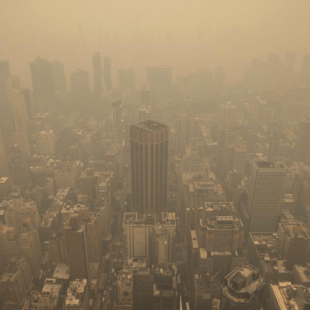 Η Νέα Υόρκη ετοιμάζεται για νέα επέλαση καπνού- Από τις δασικές πυρκαγιές του Καναδά