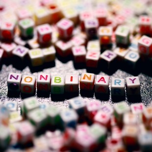 Τι σημαίνει να είσαι Nonbinary- Γιατί είναι όρος-ομπρέλα