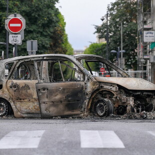 Γαλλία: Πάνω από 1 εκατ. ευρώ οι δωρεές για την οικογένεια του αστυνομικού - 200 χιλ. ευρώ για του 17χρονου