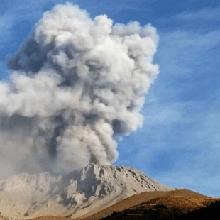 Δύο εκρήξεις σήμερα στο πιο ενεργό ηφαίστειο του Περού- Σε ετοιμότητα οι αρχές