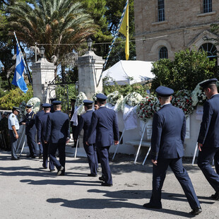 Κηδεία Χρήστου Μουλά: Το «τελευταίο αντίο» στο σμηναγό που σκοτώθηκε στην Κάρυστο