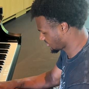 Λεμπρόν Τζέιμς: Ανέβασε βίντεο με τον Μπρόνι να παίζει πιάνο μετά την ανακοπή
