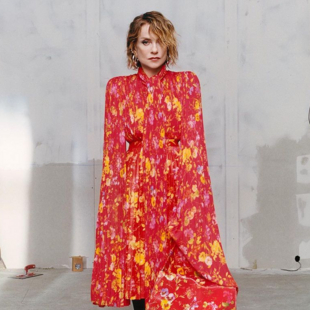 Η Isabelle Huppert πρέσβειρα του οίκου Balenciaga 