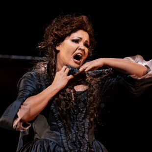 Άννα Νετρέμπκο: Η κορυφαία σοπράνο μηνύει την Μητροπολιτική Όπερα της Νέας Υόρκης