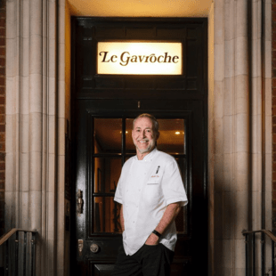 Κλείνει το ιστορικό εστιατόριο του Λονδίνου «Le Gavroche»- Βραβευμένο με αστέρια Michelin	