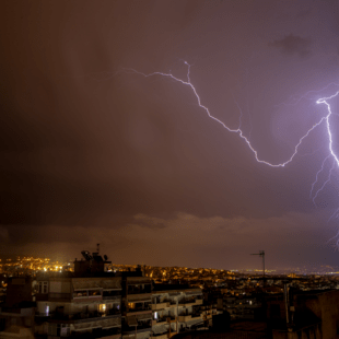 Κεραυνοί: Η κρυφή απειλή των πυρκαγιών- Τι είναι η ξηρή καταιγίδα