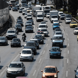 Κίνηση στους δρόμους: Μποτιλιάρισμα στην Κατεχάκη λόγω τροχαίου- Πού υπάρχουν προβλήματα